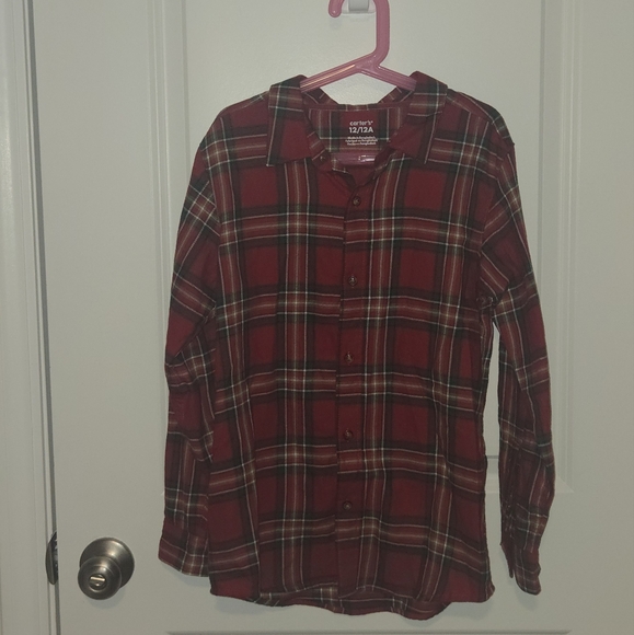 Red. Green. And Black Plaid Flannel Button-up Long Sleeve Shirt. - Picture 3 of 9